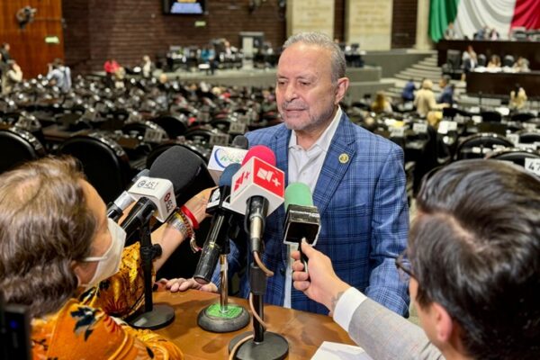 Diputado impulsa tratamiento moderno contra la obesidad en México